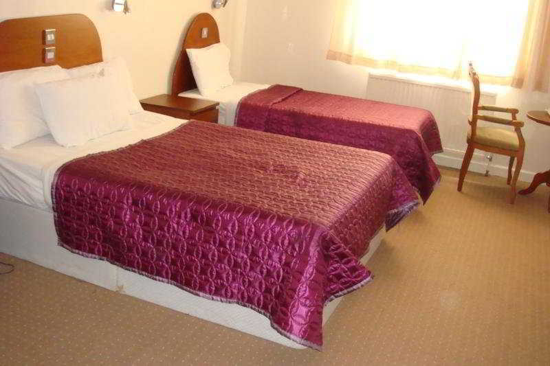 Premier West Th Hotel Londen Buitenkant foto