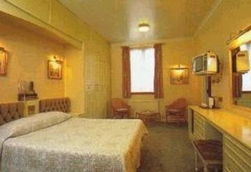 Premier West Th Hotel Londen Buitenkant foto
