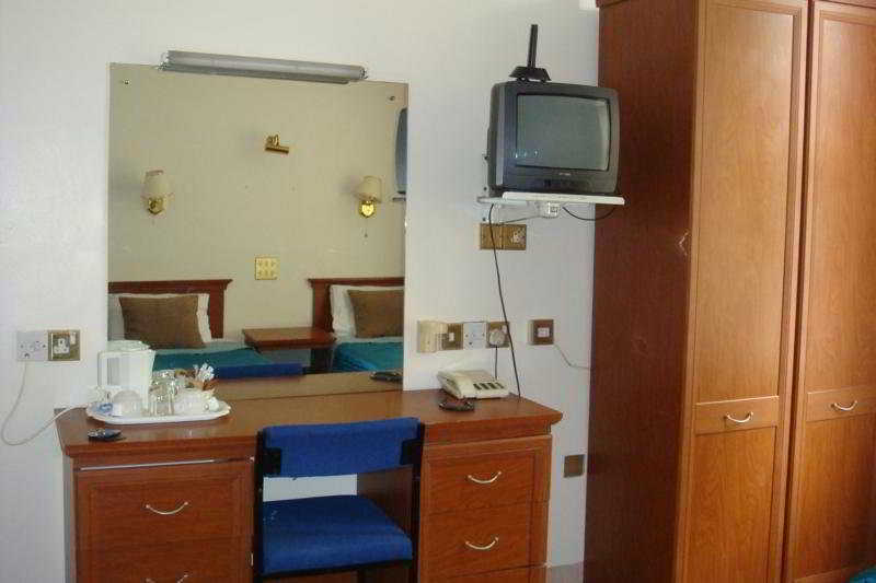 Premier West Th Hotel Londen Buitenkant foto