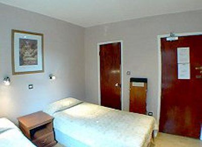 Premier West Th Hotel Londen Buitenkant foto