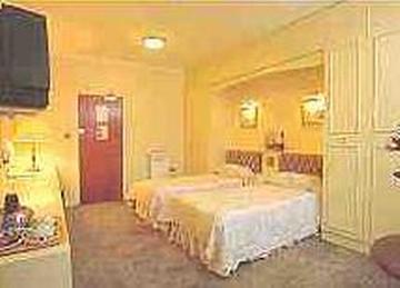 Premier West Th Hotel Londen Buitenkant foto